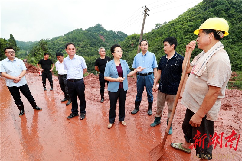 州政协副凤凰县十里牌村凤凰县十里排雨落漆图片