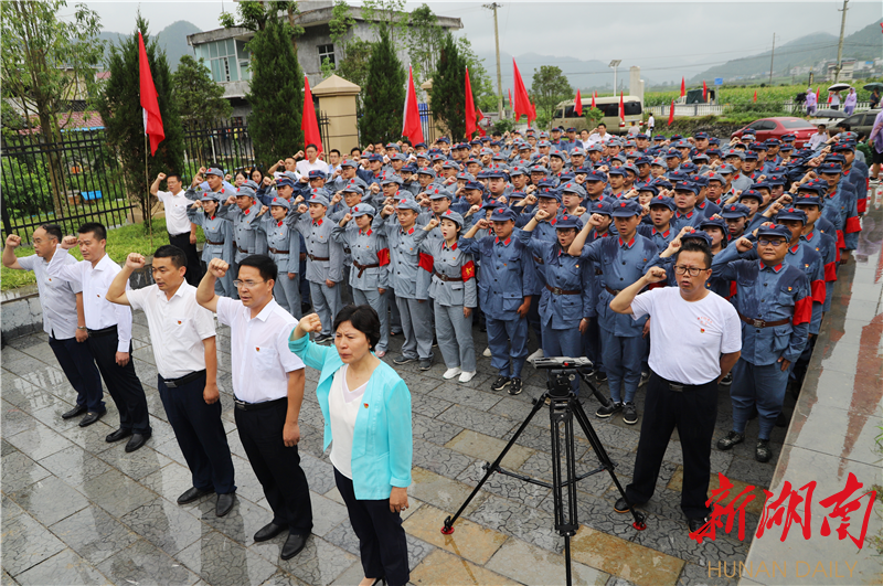 龙山县委常委,县委办公室主任符家波,县委常委,县委统战部长张胜军