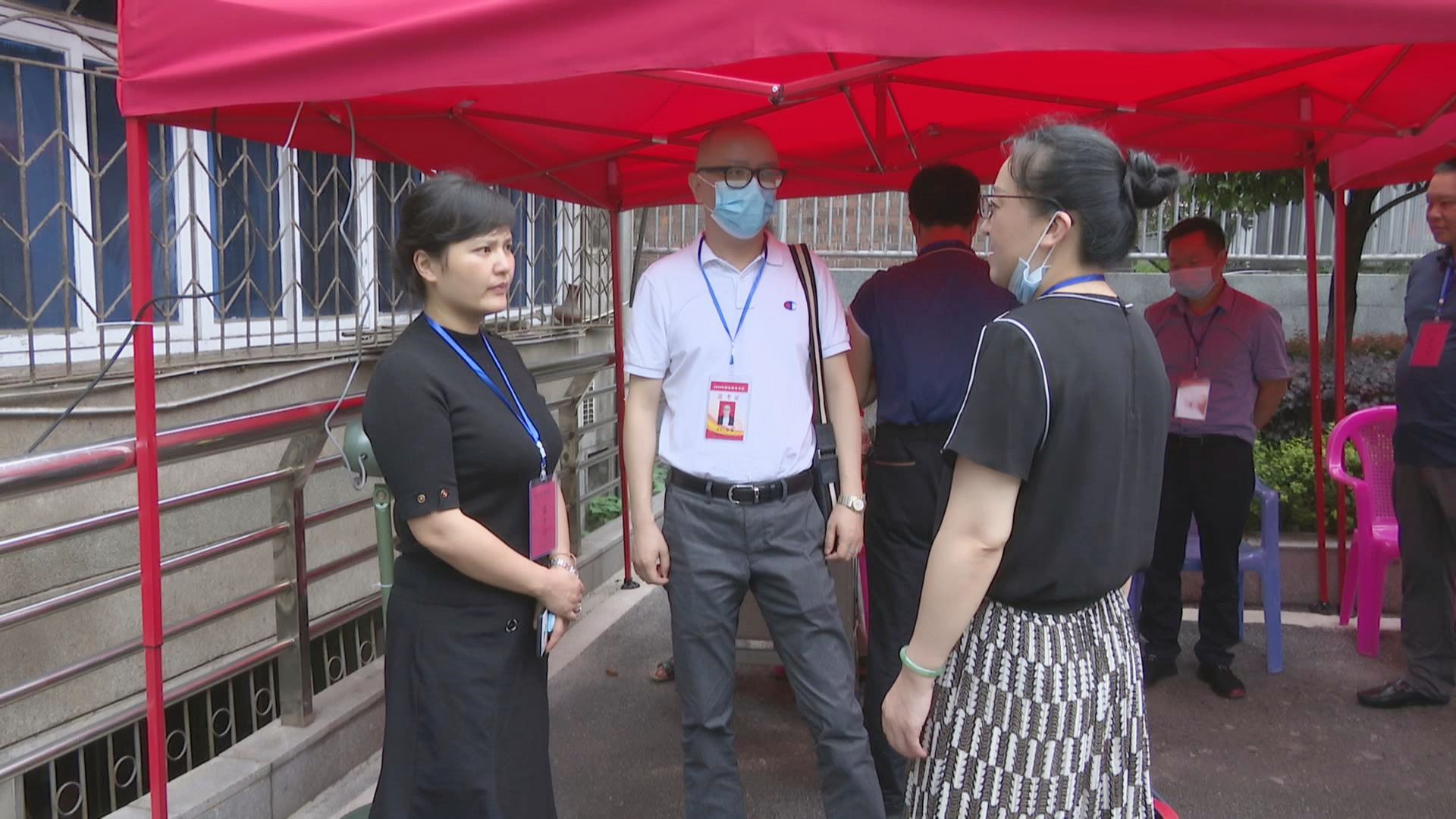 冷水江市领导深入考点巡考:营造舒适考试环境