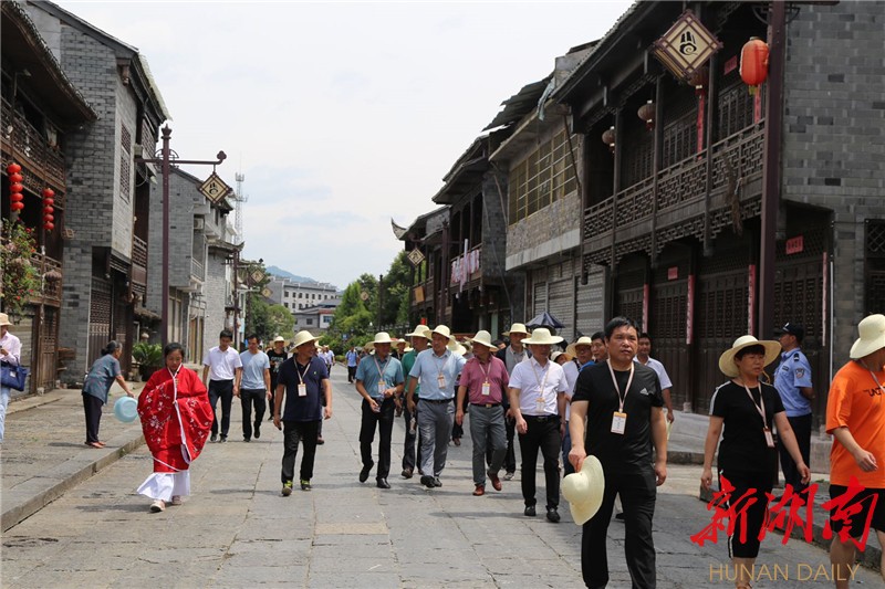 湘西土家族苗族自治州龙山县开放全域旅游启动仪式,在里耶古镇举行