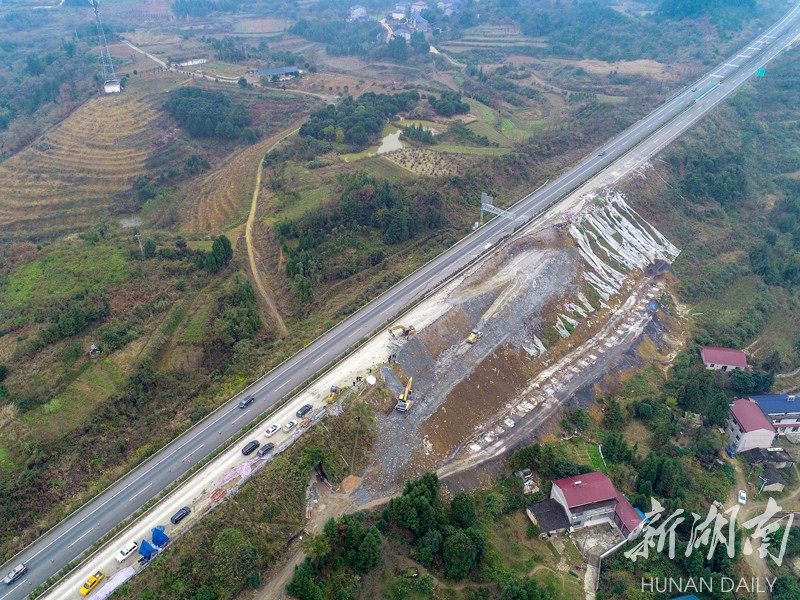 张南高速k17 800路段预计12月中旬通车,届时,市民可从张家界 西上高速