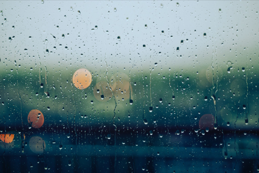 倾盆大雨      pouring, raining very heavily      倾盆大雨