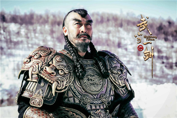 鄂布斯早前在电视剧《天龙八部》中饰演大辽皇帝耶律宏基,在电视剧