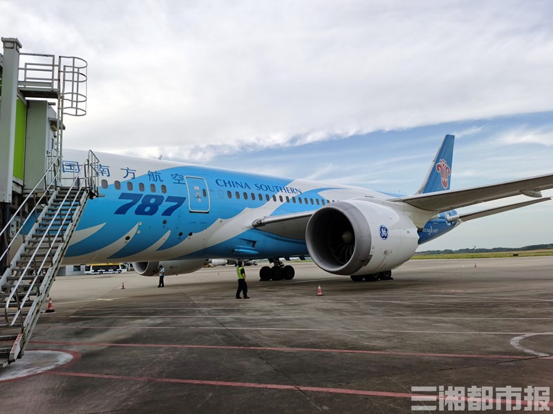 波音787梦想客机入湘登上这架大飞机会是一种什么体验