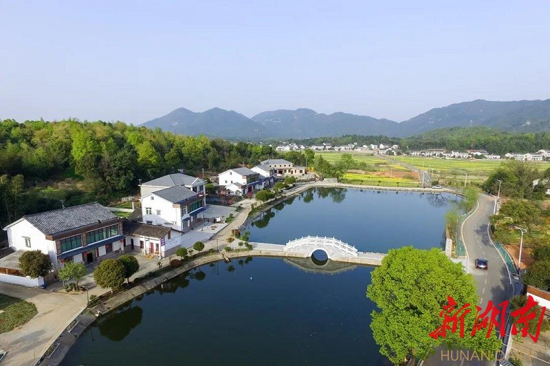 苏扬)燎原村位于湘阴县金龙镇东南部,由原大星村,狮岭村,青山村合并