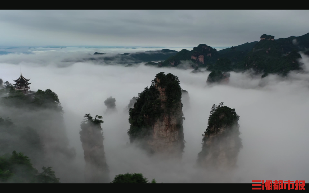 张家界武陵源景区开放,雨后涌现云海美景