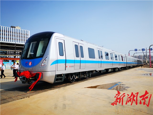 湖南日报长沙地铁6号线首列车辆抵长车厢内有动态地图显示屏可无线