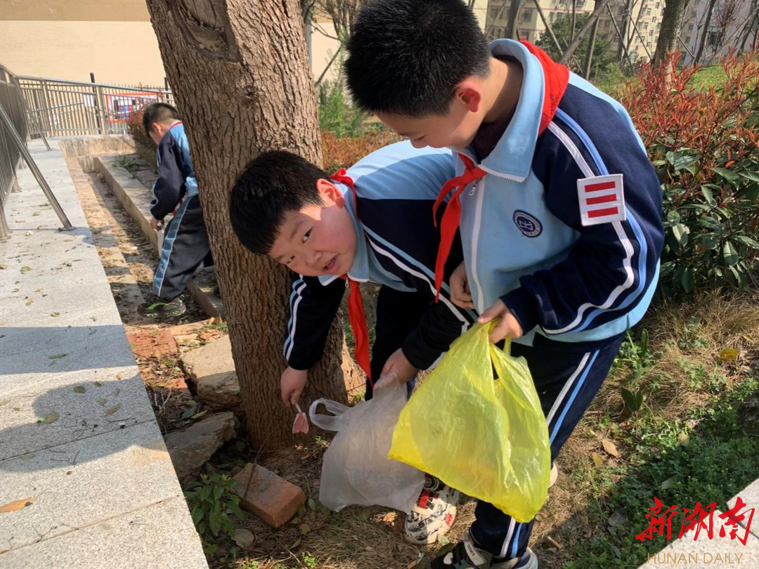 雨花区洞井小学当植树节邂逅十岁成长礼