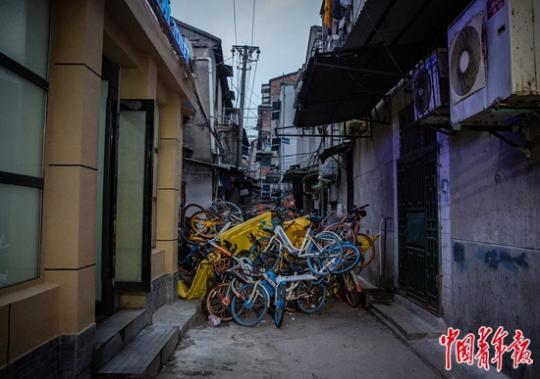 出社会以后-挂机方案武汉启封停业多日的早餐店人们排长队等候热干面挂机论坛(6)