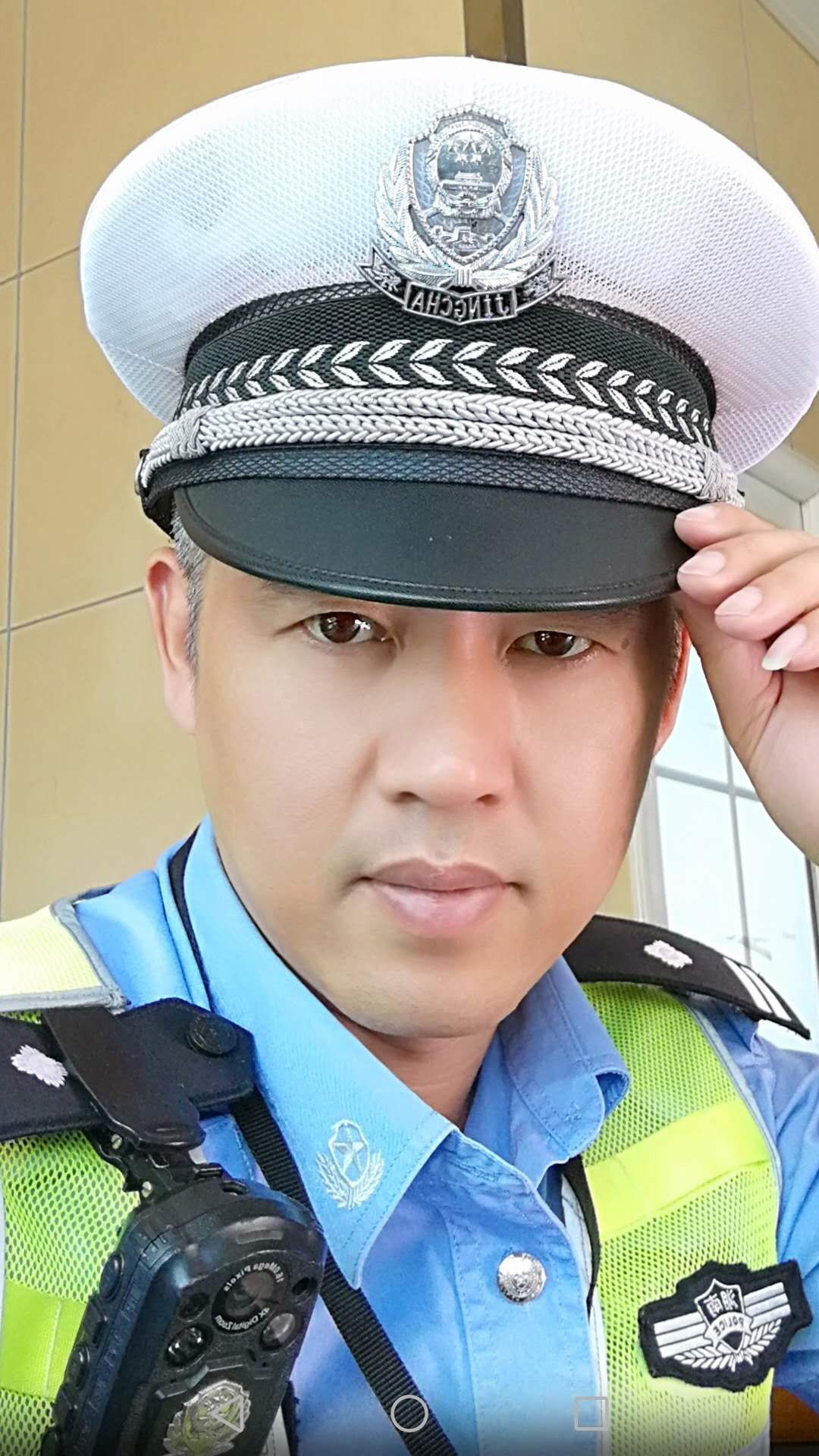 专业救人湘潭休假交警获网友怒赞