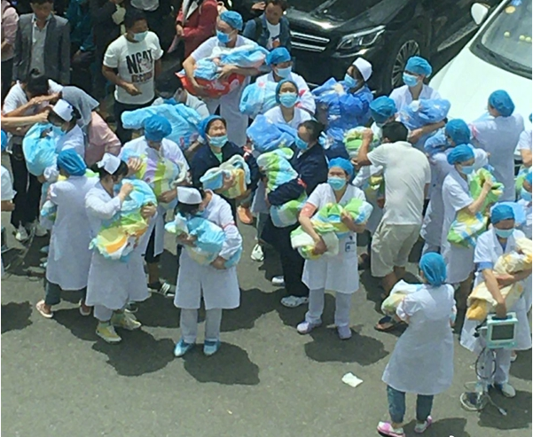 感动!地震来袭,贵州赫章医护人员逆行守护新生儿