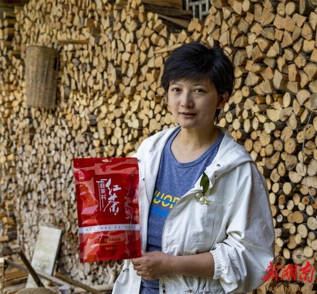 央媒看湖南|父亲倒在扶贫一线,女儿继续扶贫!双双被评为全国先进个人