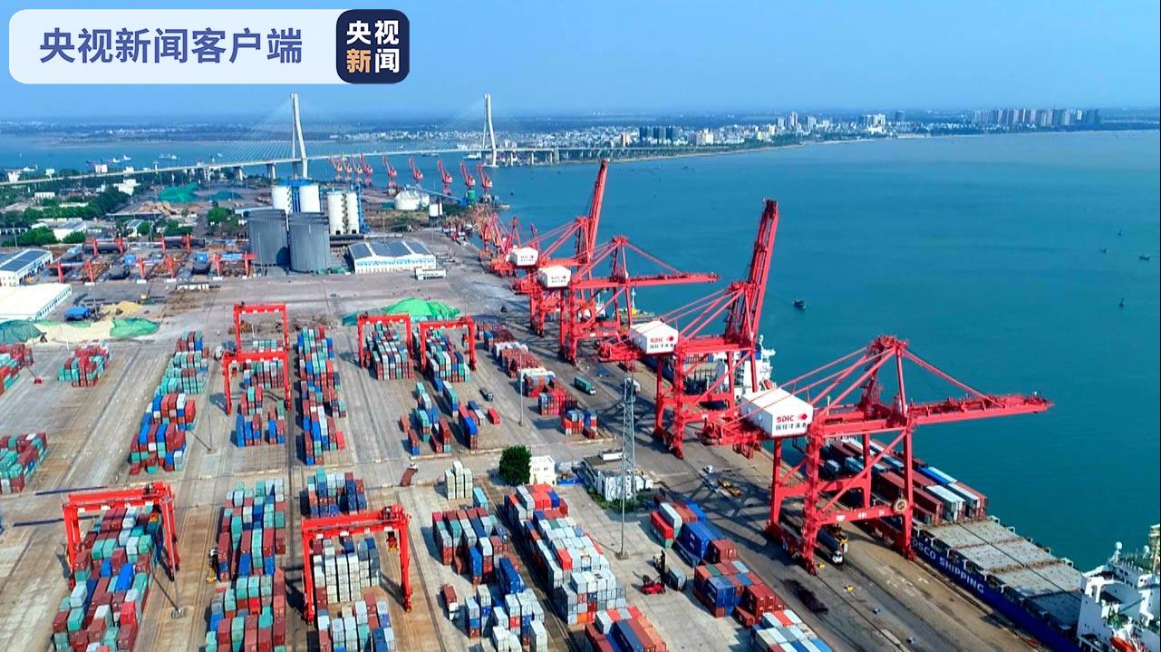 海南自由贸易港迎来首艘由境外转籍国际船舶