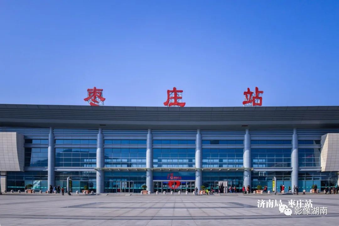 湖南摄影师跨越整个中国 记录下火车站的美景