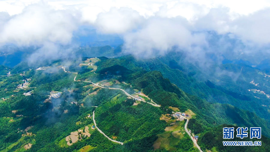 走进乡村看小康丨鄂西屋脊绿葱坡打造高山运动休闲小镇