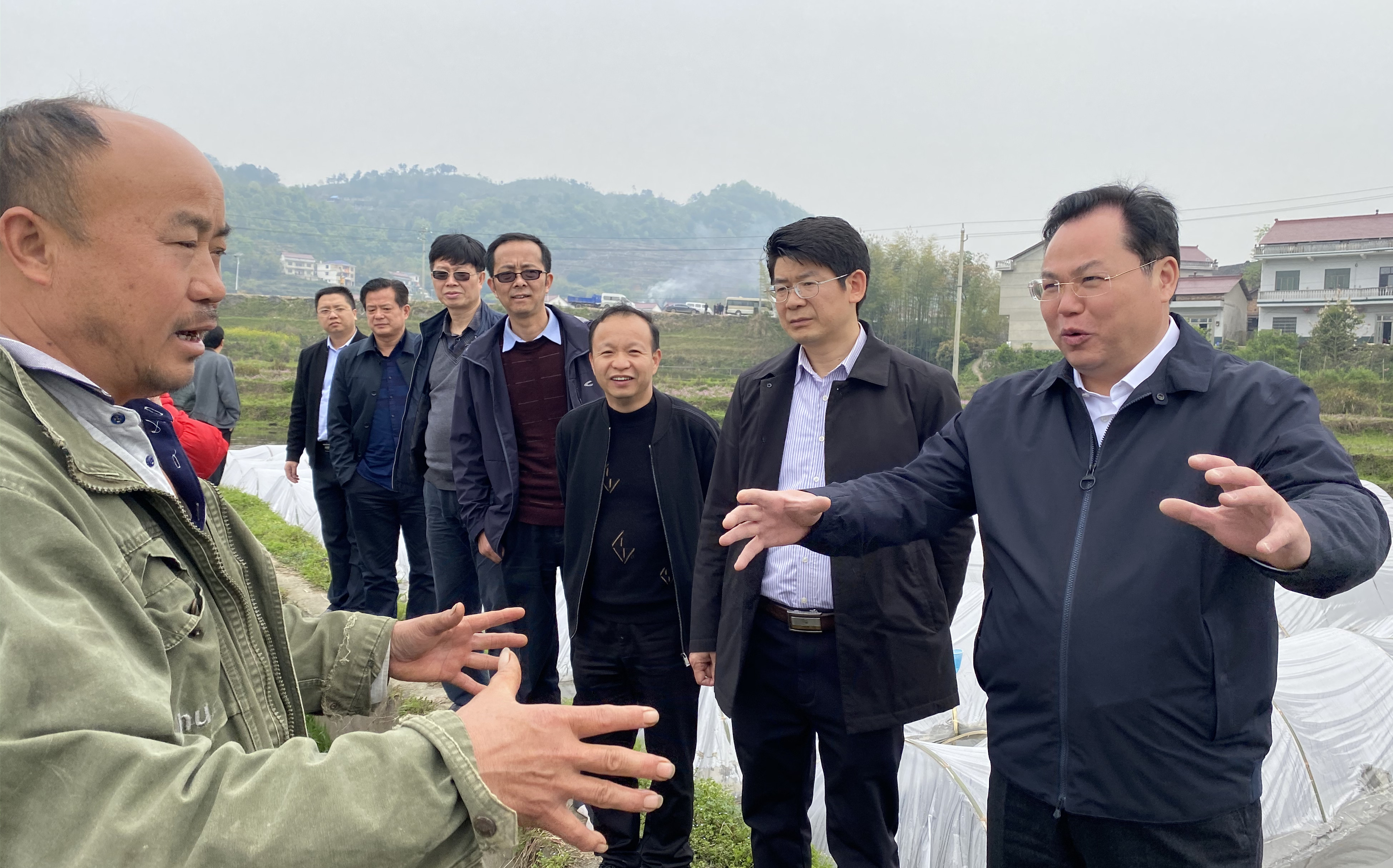 冷水江市委副书记,市长曾伯怡深入铎山镇和沙塘湾街道检查督导春耕