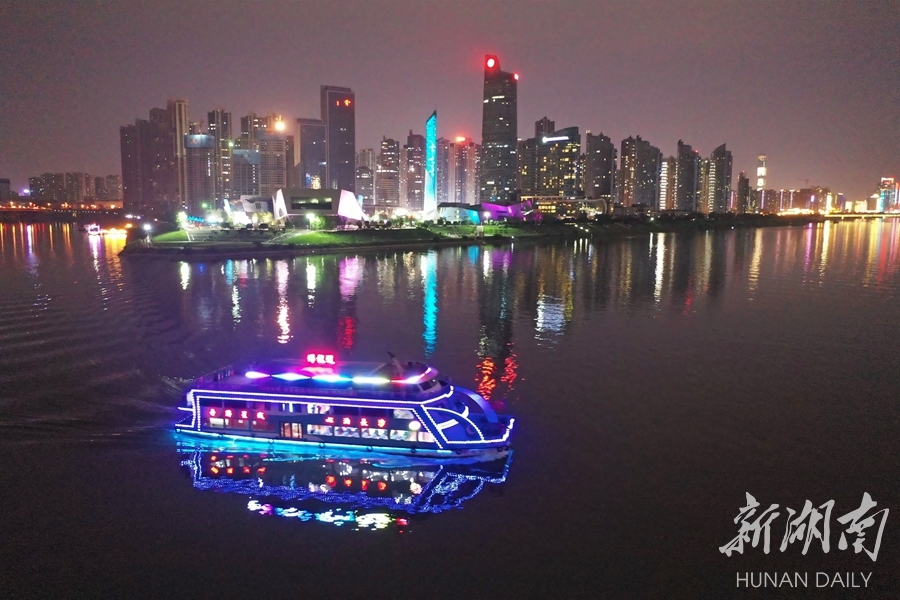 夜游湘江