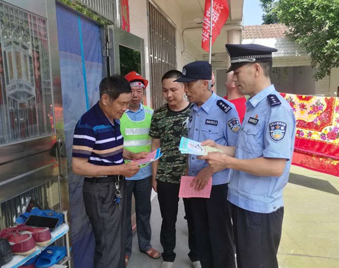 武陵区东江街道：守护铁路沿线安全