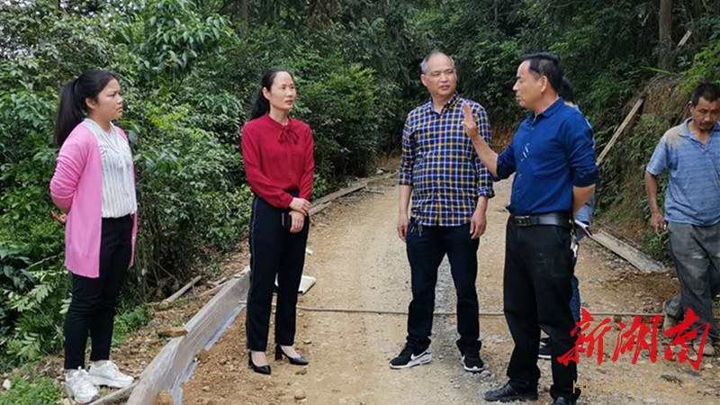 汉寿县司法局督导军山铺镇点村扶贫工作