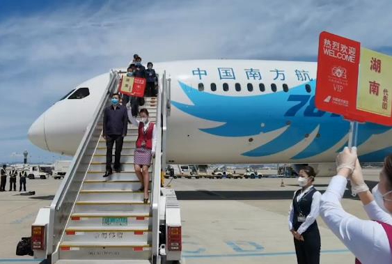 【两会时间】视频海报丨在湘全国人大代表乘机抵京！
