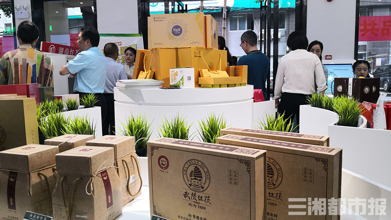 湖南“云活动”迎首个“国际茶日”，助力“五彩湘茶”复苏