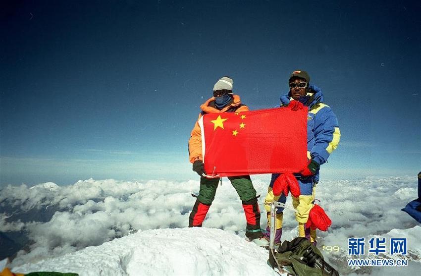 向山而行 与山共生——写在中国人首登珠峰、人类首次从北坡登顶珠峰60周年之际