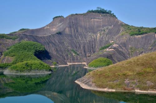 文丨江月衛中午時分,天終於放晴了.我們走進會同縣高椅鄉雪峰村.