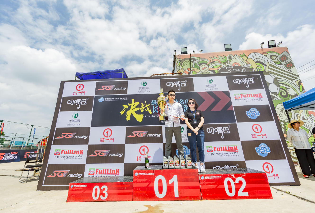 欧速赛车为"安全驾控,一盔一带"代言 ——长沙"欧速杯"五月赛道节激情