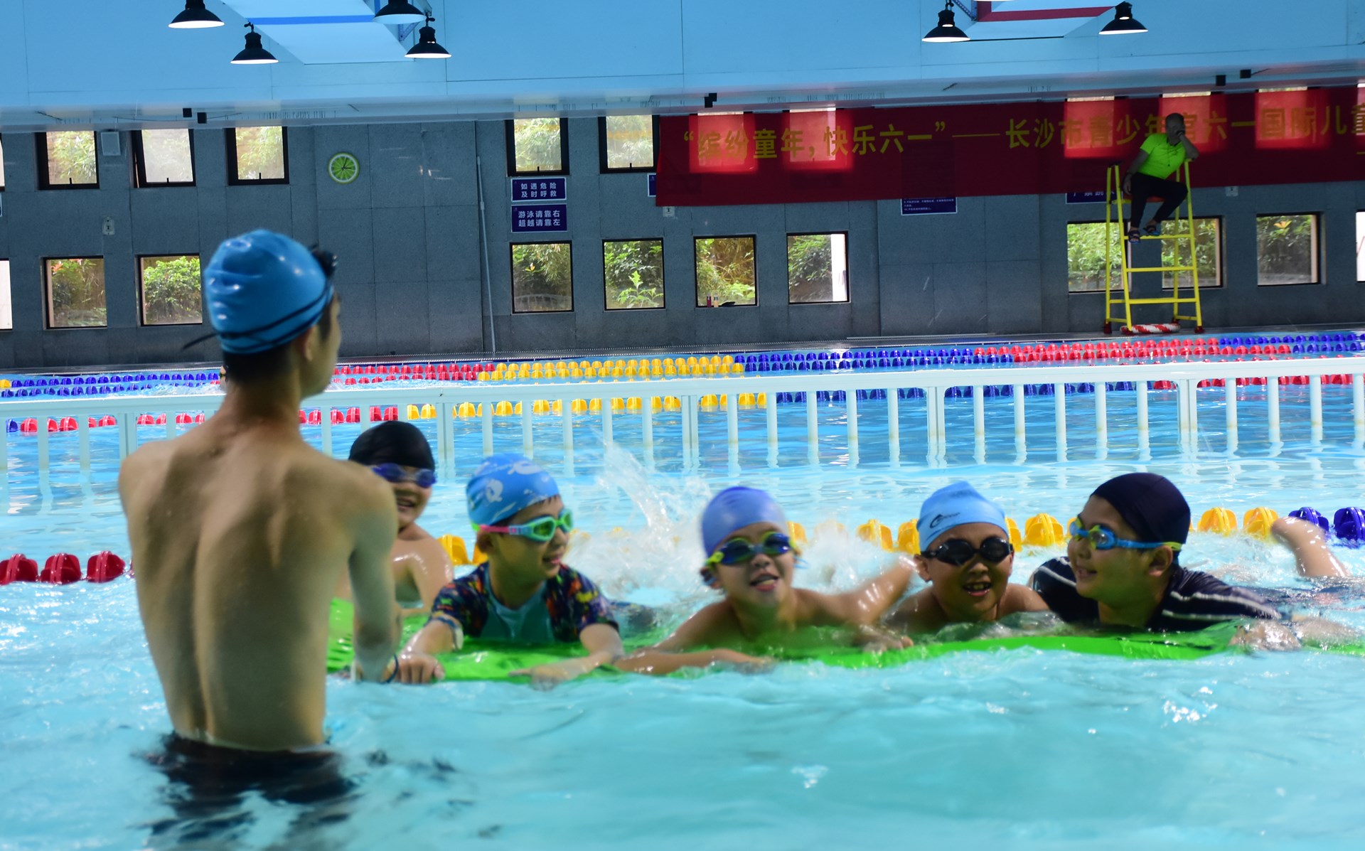 长沙中小学生看过来  7月20日起游泳场所免费开放开展体育培训