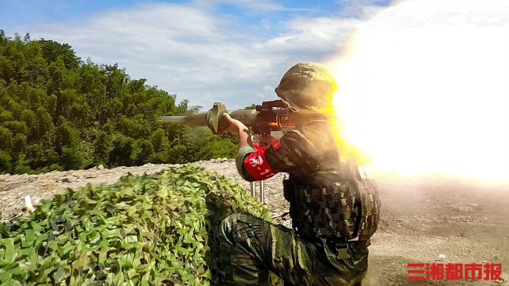 武警特战队员开展重火器射击训练-三湘都市报