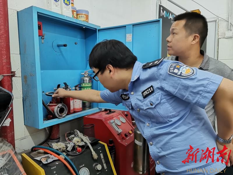 永安街道开展“安全排查显微镜”联合行动