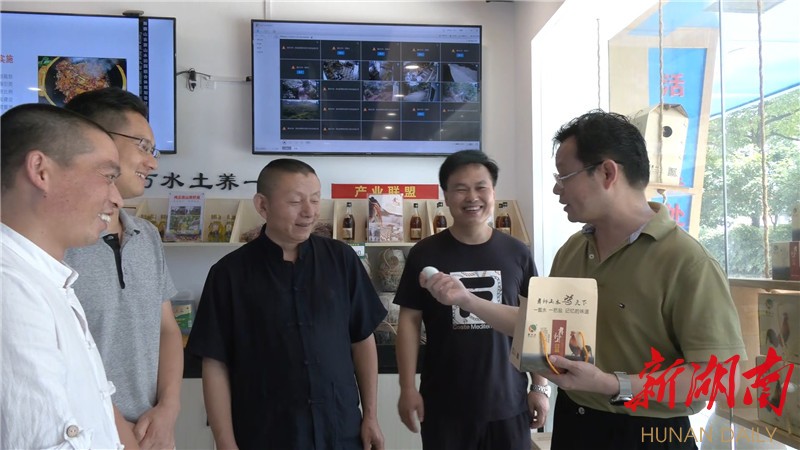 向秀亮专题调研扶贫产业发展工作 - 鹤城轮播图 - 新湖南