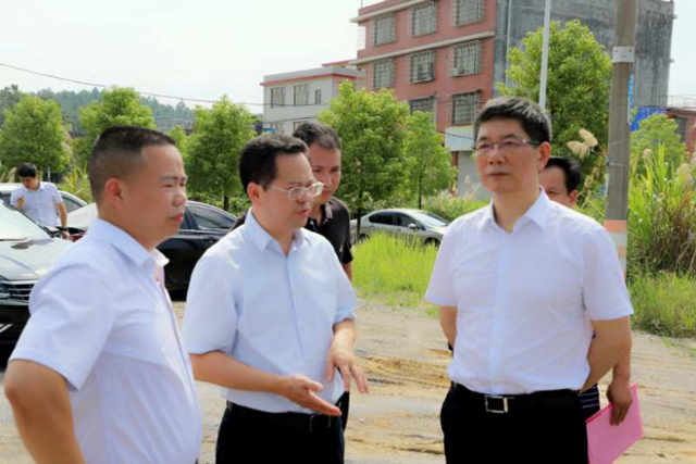 刘事青到邵阳县调研芙蓉学校建设并走访慰问困难党员