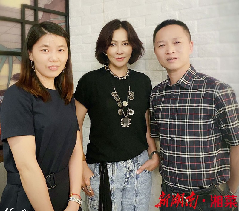 刘嘉玲爱吃湖南小龙虾‖香港湖南味馆老板罗洪德说：生意已基本恢复正常