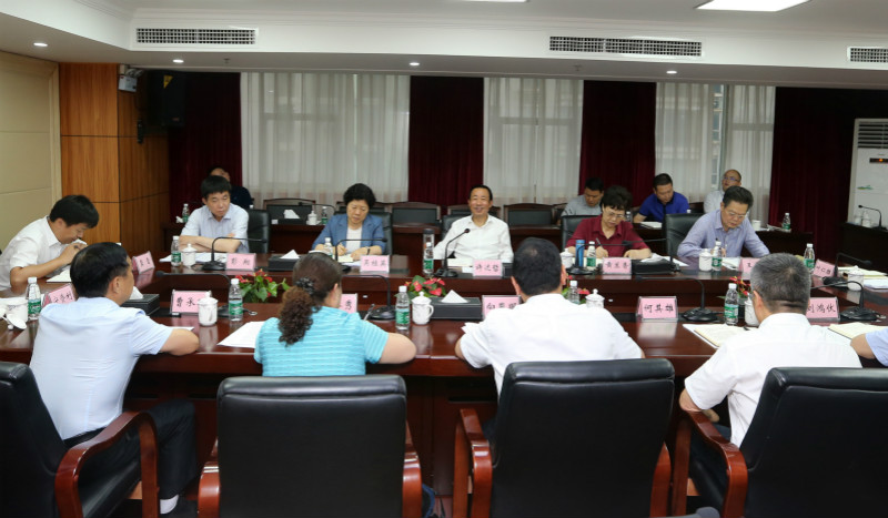 许达哲在省民宗委调研