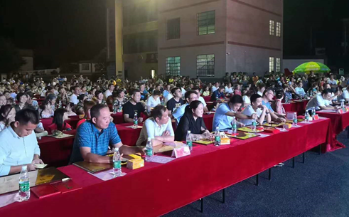 祁阳浯溪街道唐家岭村举办庆“七一”文艺晚会