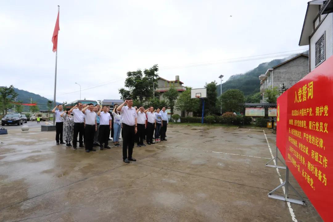 省住建厅开展“决战决胜脱贫攻坚”主题党日活动