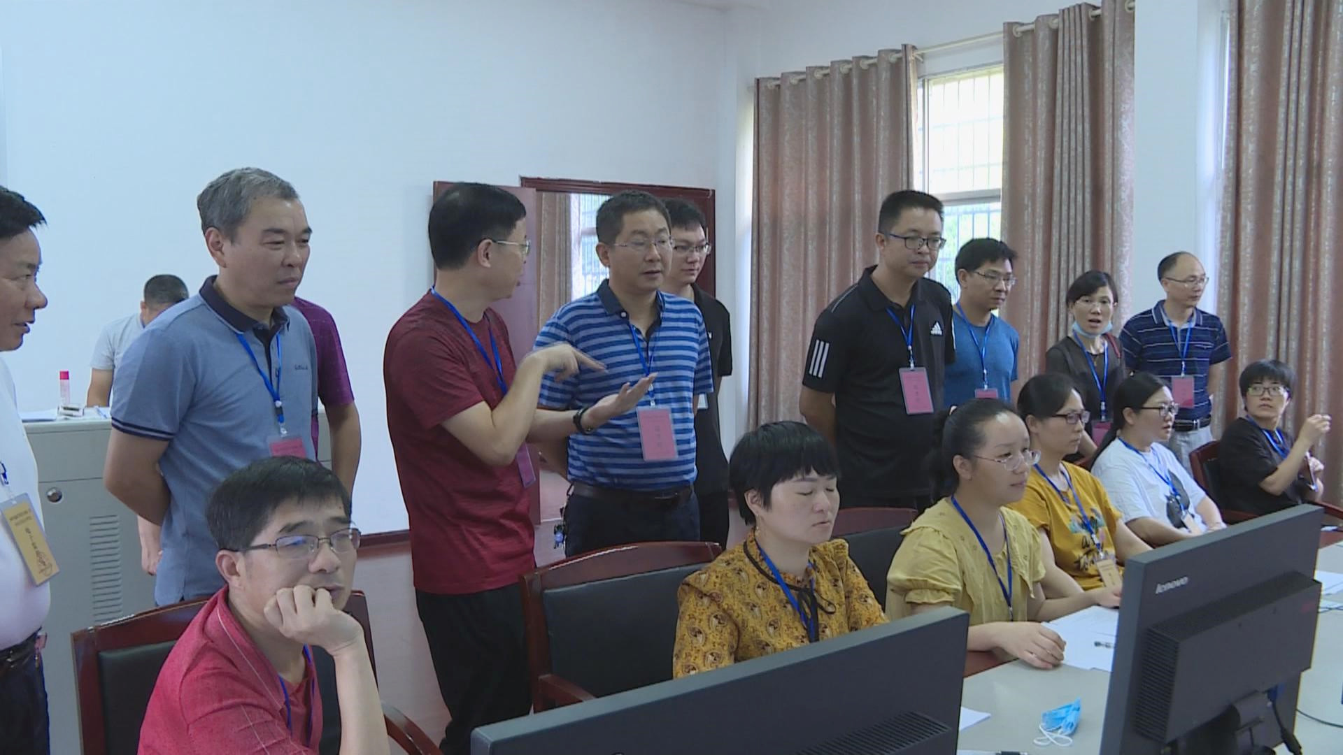 冷水江市委常委,宣传部部长邓娟,副市长康永军,市政协副主席赵郁夫