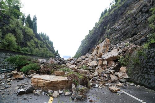 湖南31条国省道52处路段因水毁造成交通中断