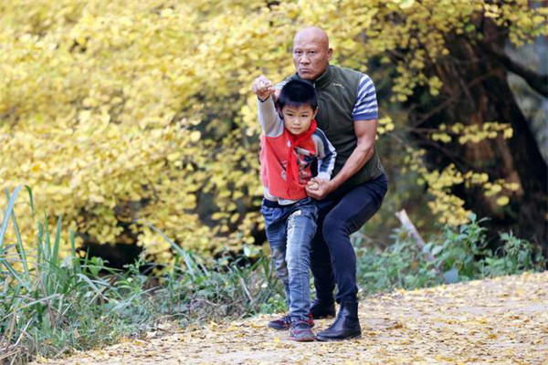 计春华辞世两周年 公益电影《金瓯》总导演田七作画缅怀