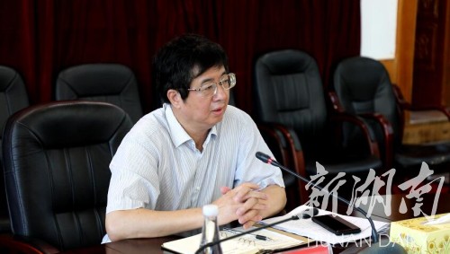 要闻江华罗建华主持召开中央省市驻村工作队长脱贫攻坚座谈会