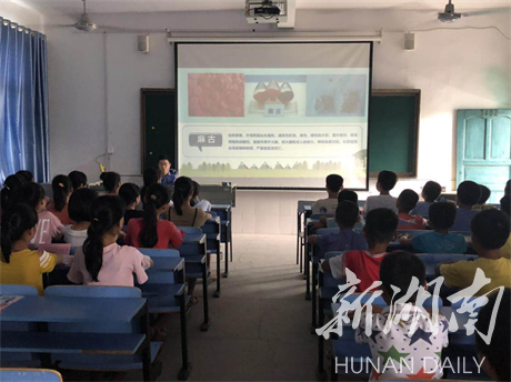梅溪镇：禁毒宣传进校园 为青春保驾护航