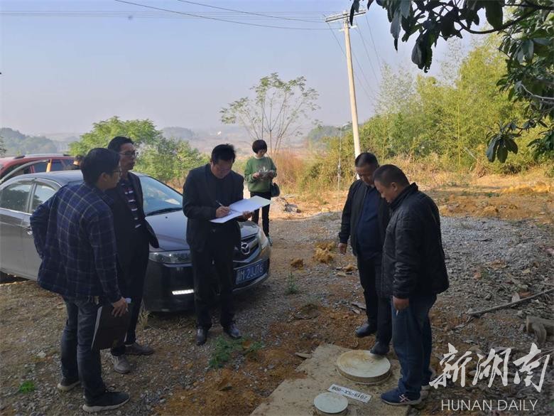 龚家坪镇：“三个坚持”助力“厕所革命”