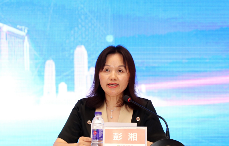 万家丽集团副总经理彭湘女士致欢迎词万家丽集团副总经理彭湘女授在