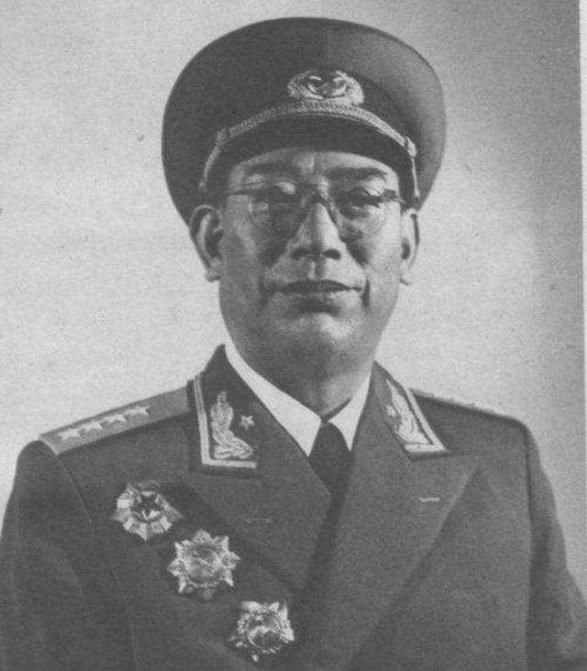 为了"她",这位湘籍开国大将追寻千里!