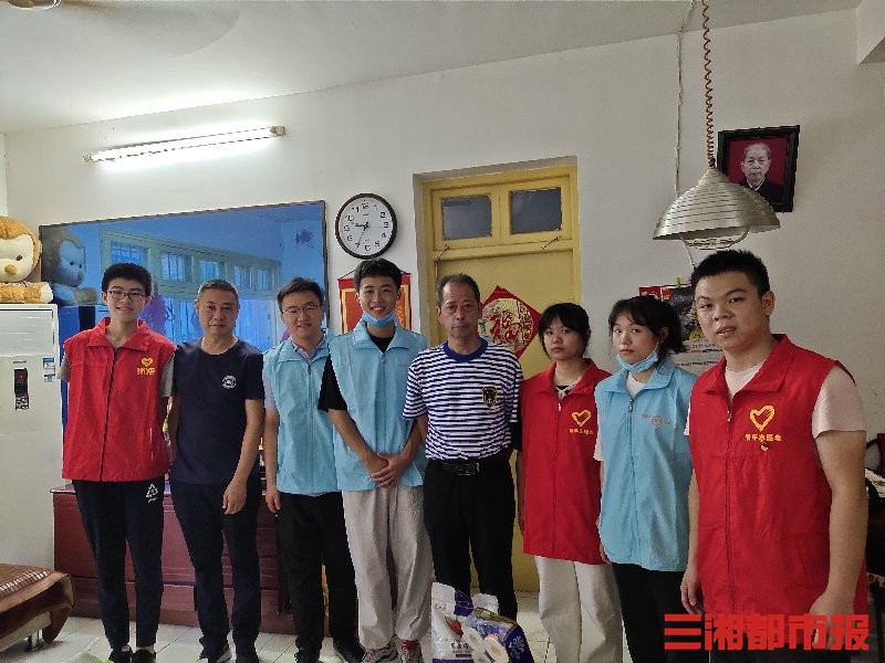 传承红色革命精神长沙民政职院志愿者慰问革命老兵