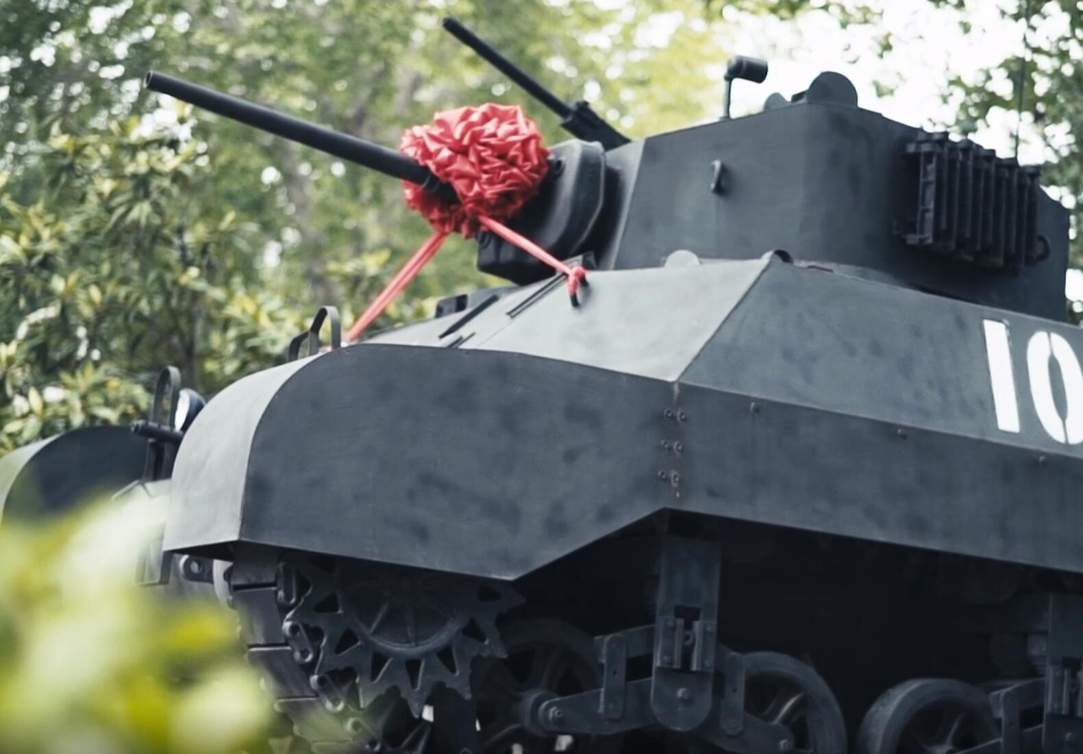 燃爆！奋斗强军微视频《他在》