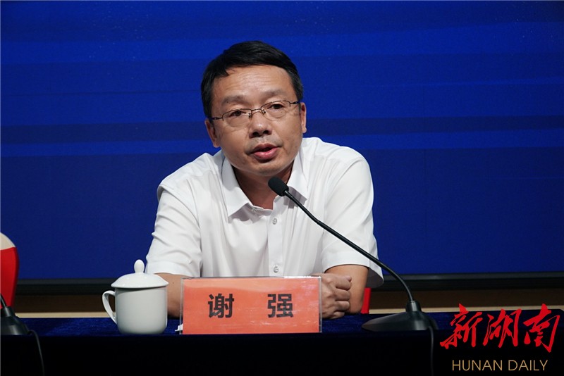 湘西州教育和体育局基础教育科副科级干部谢强答记者问