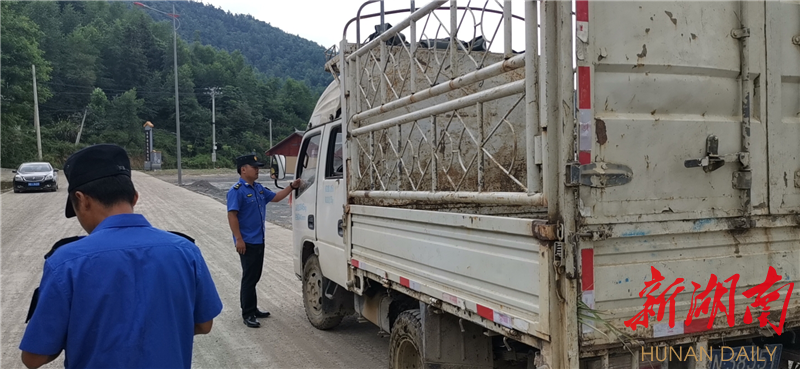 凤凰县禾库镇:持续推进交通顽瘴痼疾整治