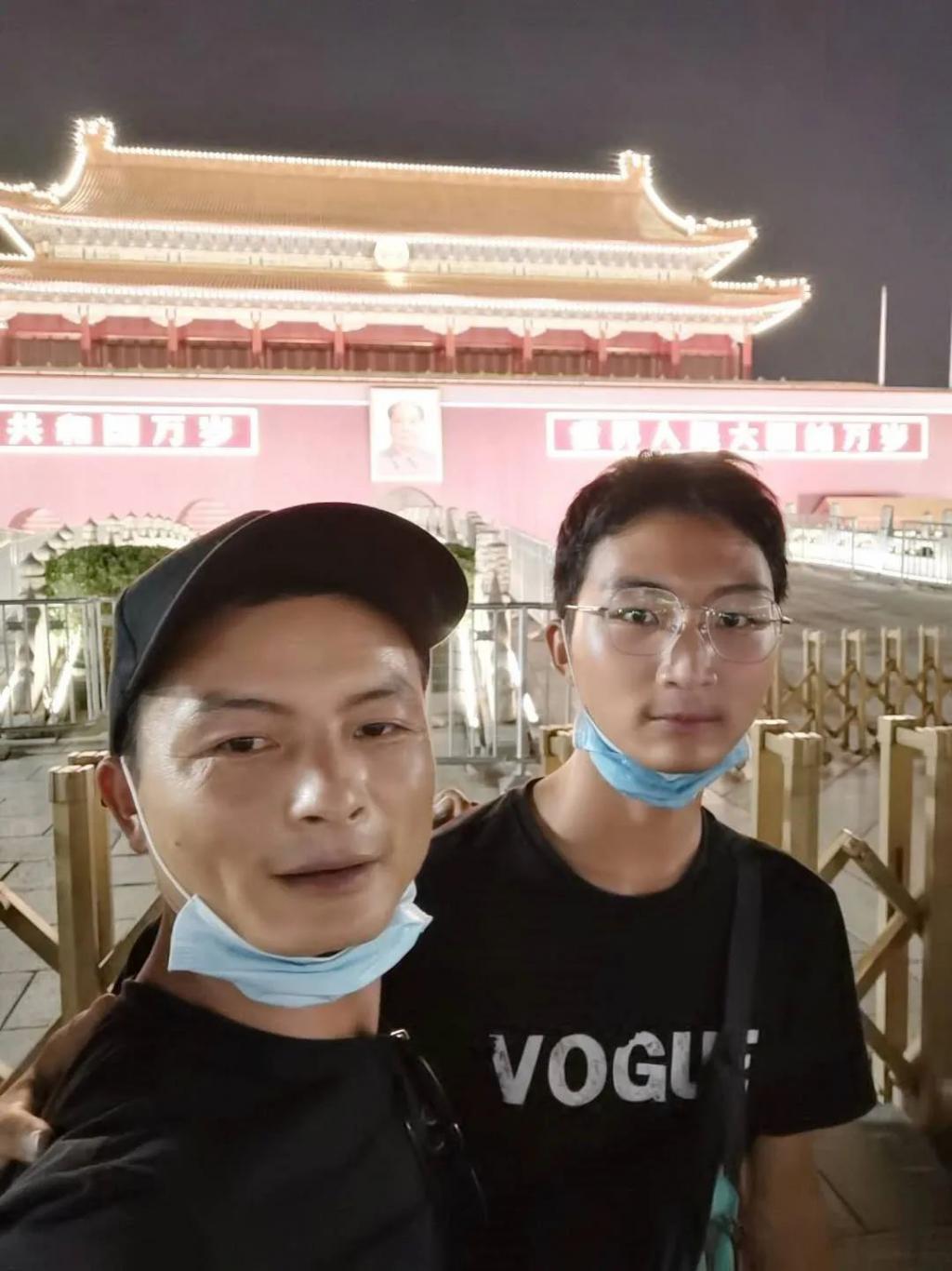 湖南高考文科第一名，带着妈妈遗照上清华